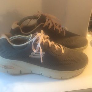 Woman’s gray comfort Sketchers arch fit outdoors sneakers